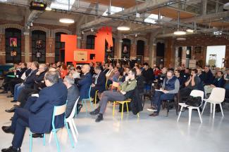 Présentation du projet PIA 4 MAIA_l'assemblée dans la salle de l'Atrium au Louvre Lens Vallée