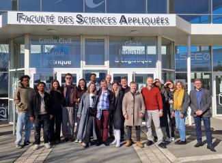 Photo : Les participants de la première édition du programme Erasmus Plus BIP devant la FSA à Béthune