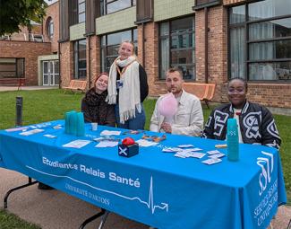 Photo du stand des étudiants relais santé