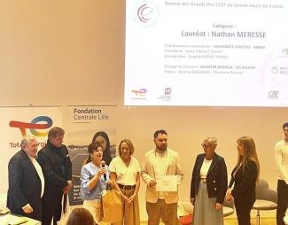 Photo de groupe pendant la remise du prix